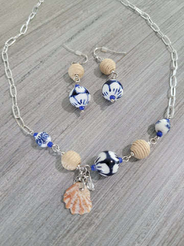 Silver color necklace and earrings set with a real seashell